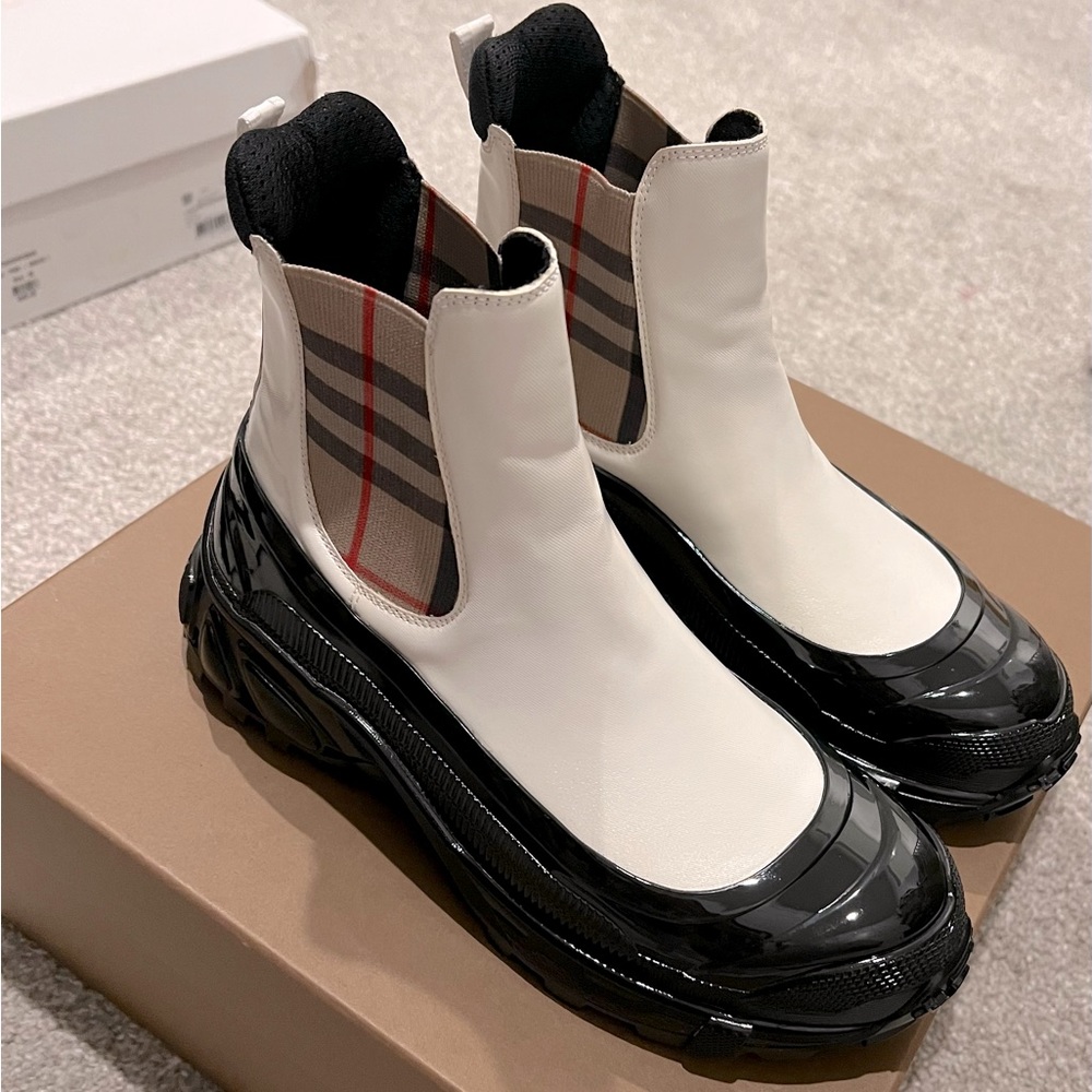 Brand new Burberry Chelsea Boots White